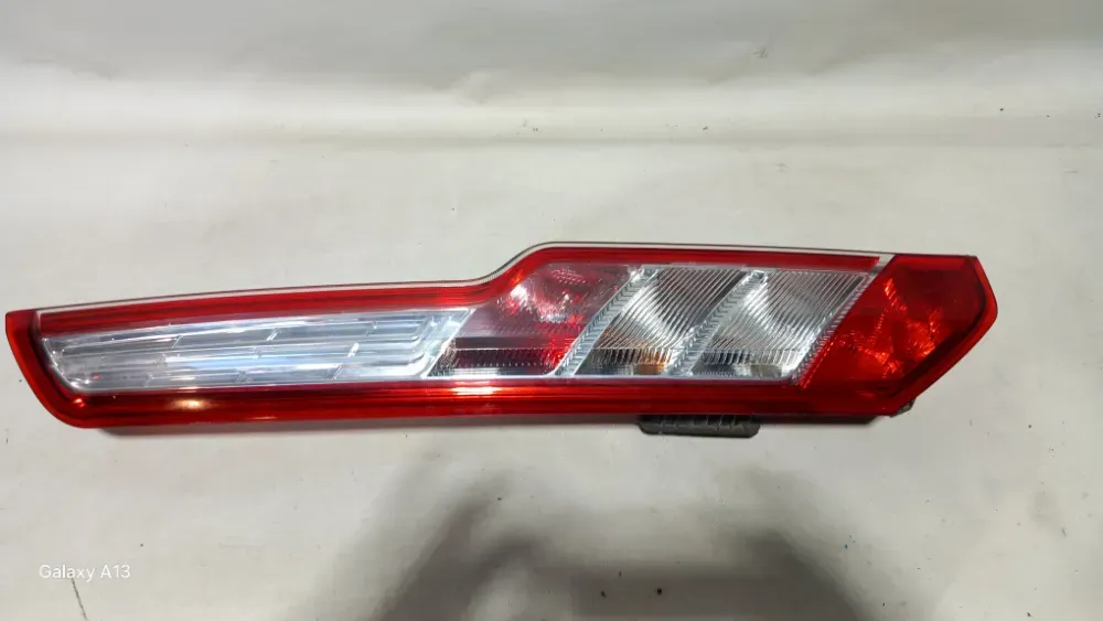 Ford Transit Custom Bal hátsó lámpa (külső/sárvédőbe)